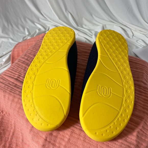 Unisex Mahabis slipper, women size 8, men size 6.5 - Picture 9 of 11